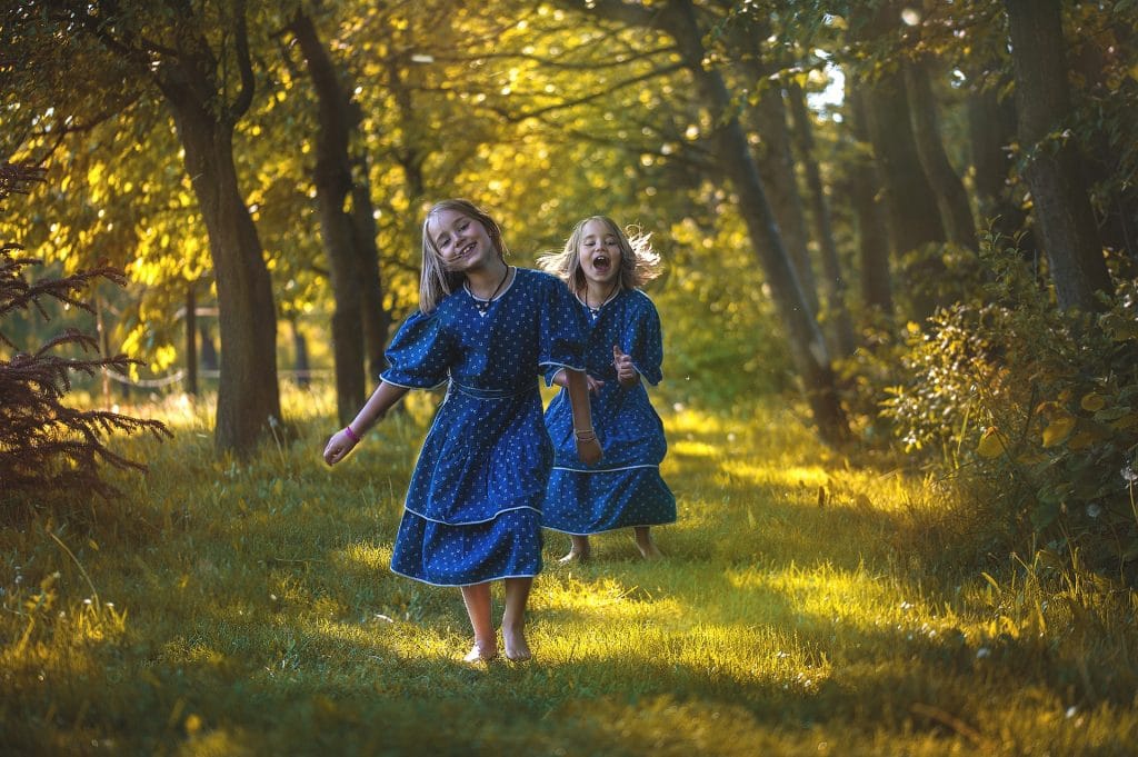 Gemelos y mellizos: ¿En que se diferencian? 5 gemelas bosque