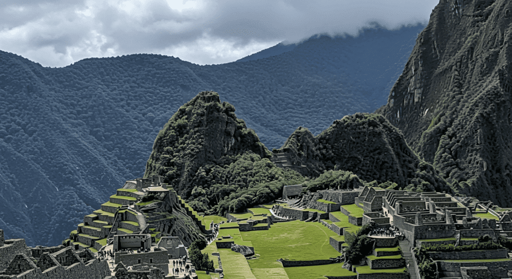 Machu Picchu en dia nublado.