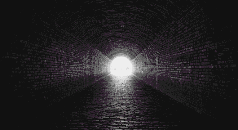 Túnel oscuro de ladrillo con luz al final. Misterio, esperanza y arquitectura subterránea.
