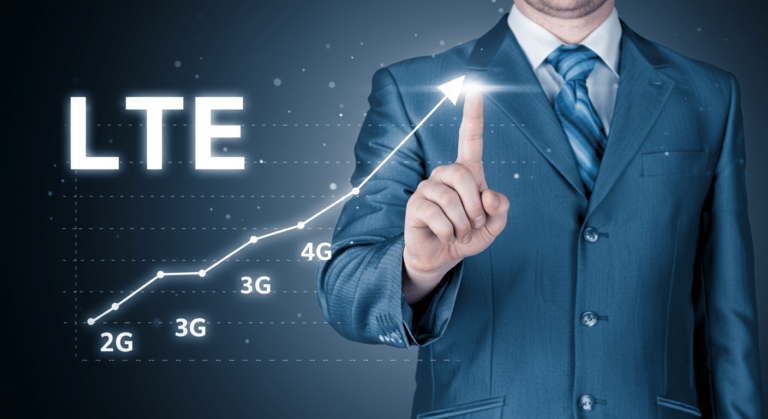 Evolución de las redes móviles: 2G, 3G, LTE y 4G. Gráfico de crecimiento de la tecnología móvil. Hombre de negocios mostrando el avance de la tecnología LTE. Redes móviles y telecomunicaciones