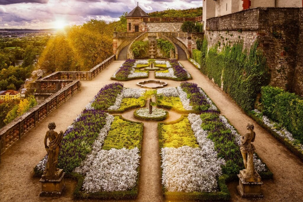 El poder de las plantas medicinales en la historia 2 Jardín formal decorado con simetría y flores coloridas, capturando la esencia de un espacio natural cuidado para la contemplación y la relajación.