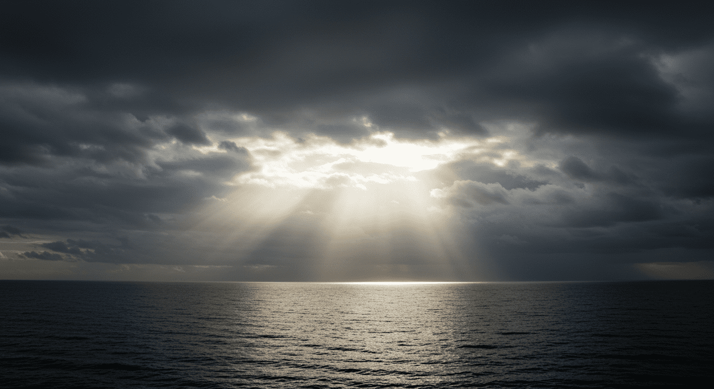 Paisaje marino con cielo nublado y mar oscuro. Fotografía de naturaleza con ambiente tormentoso. Accesible para personas con discapacidad visual.
