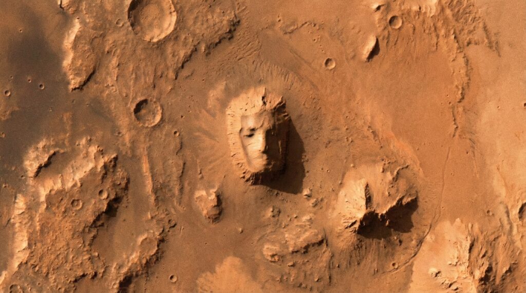 La famosa formación rocosa Cara de Marte captada desde el espacio