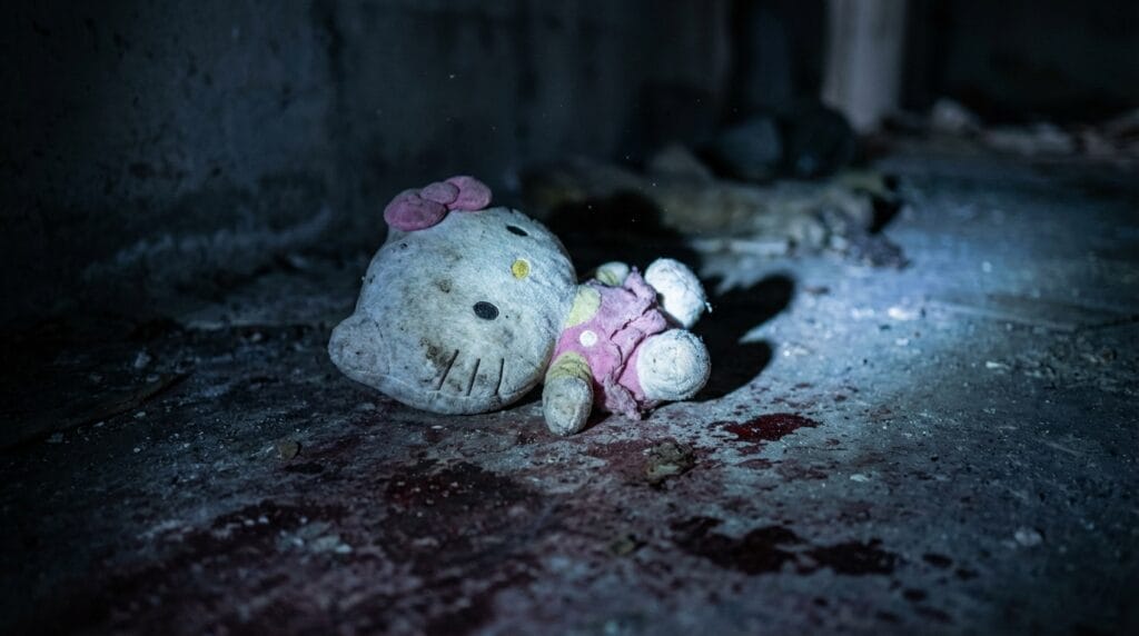 El macabro crimen de Hello Kitty en Hong Kong 4 Peluche de Hello Kitty en escena del crimen