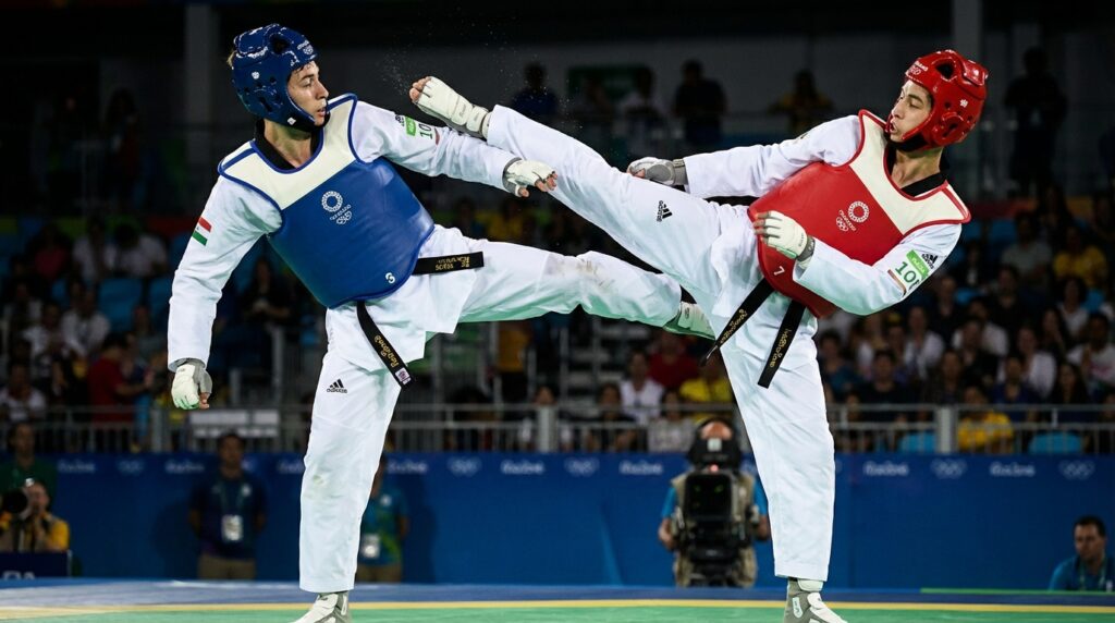 Taekwondo: El arte coreano de las patadas voladoras 6 Combate olímpico de taekwondo con equipo electrónico