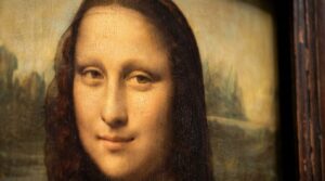 Primer plano de los ojos de la Mona Lisa en el Museo del Louvre. Mirada de la mona lisa